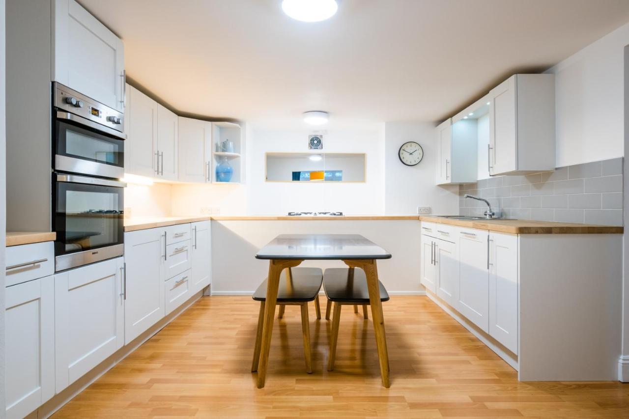 Modern Apt Near Gardens With Large Decking Area - Vivre Retreats Bournemouth Exterior foto